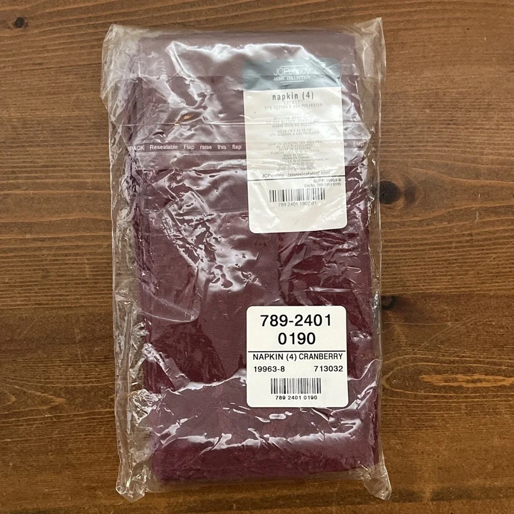 NEW JCPENNEY HOME COLLECTION‎ Cranberry Napkins Set of 4 - 17